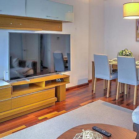 San Bernardo Family Apartment เซบีญา ภายนอก รูปภาพ