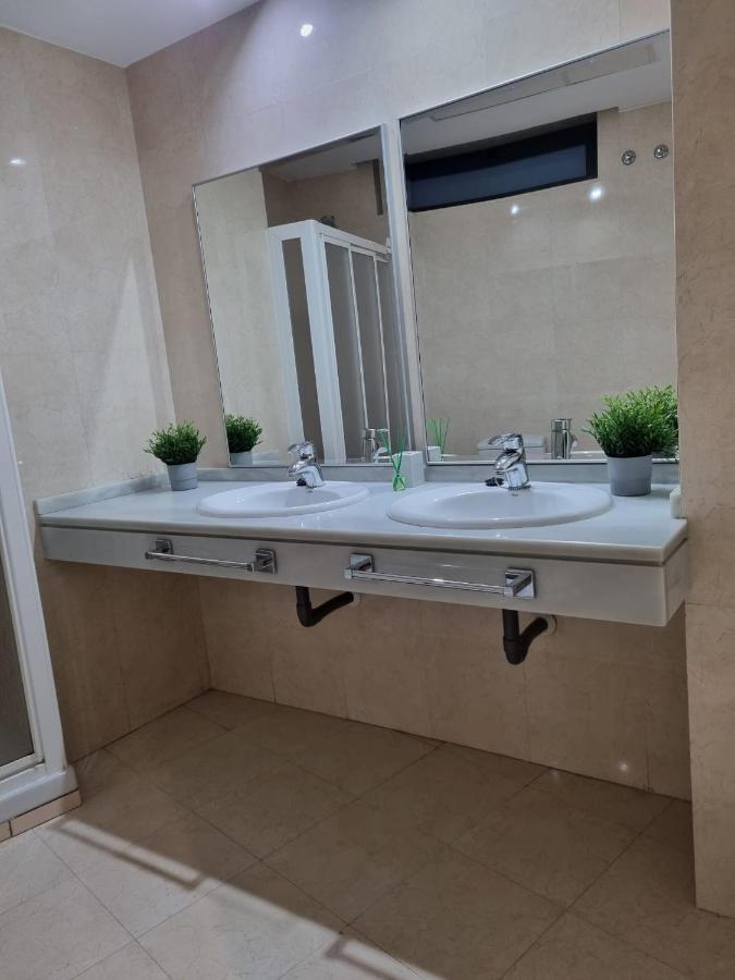 San Bernardo Family Apartment เซบีญา ภายนอก รูปภาพ