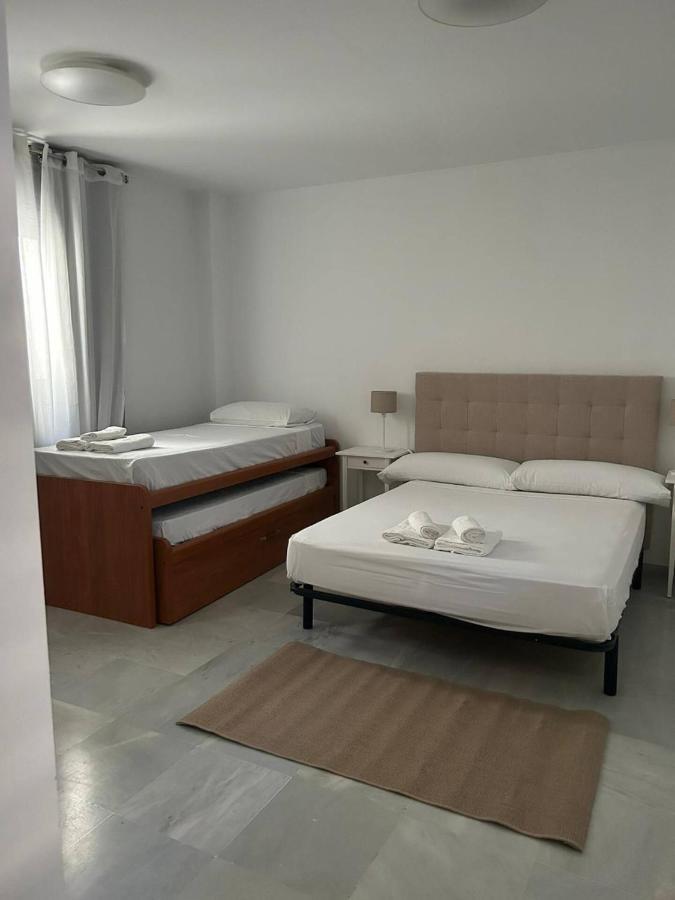 San Bernardo Family Apartment เซบีญา ภายนอก รูปภาพ