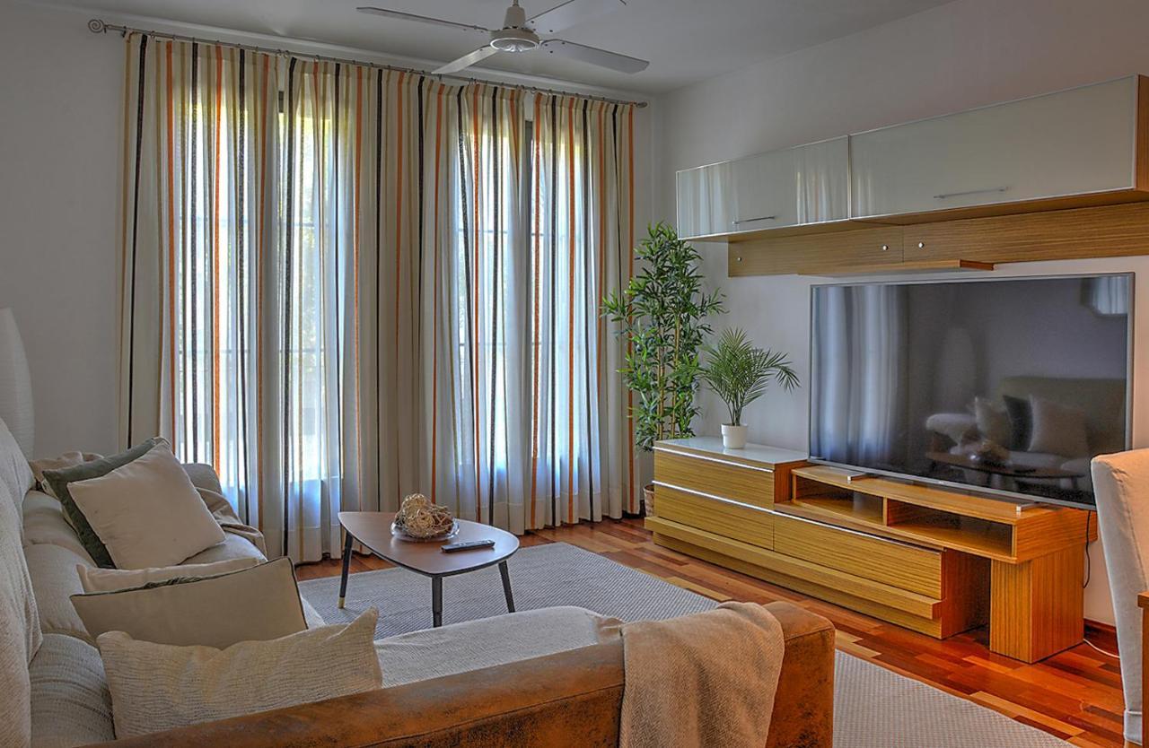 San Bernardo Family Apartment เซบีญา ภายนอก รูปภาพ