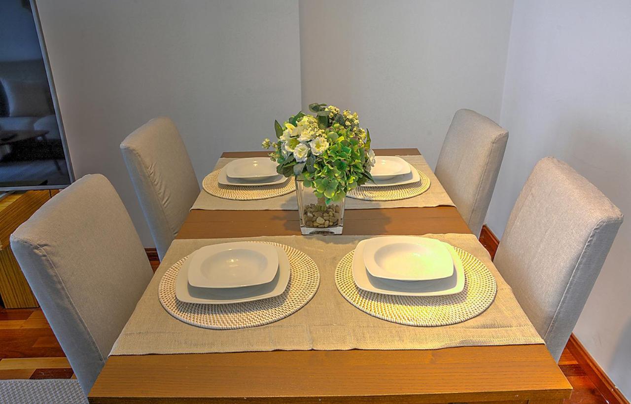San Bernardo Family Apartment เซบีญา ภายนอก รูปภาพ