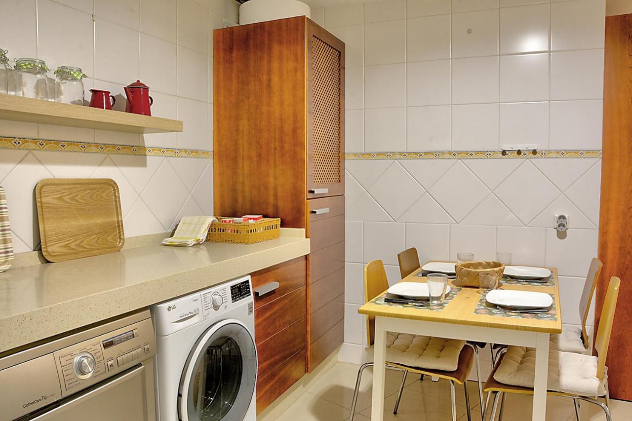 San Bernardo Family Apartment เซบีญา ภายนอก รูปภาพ