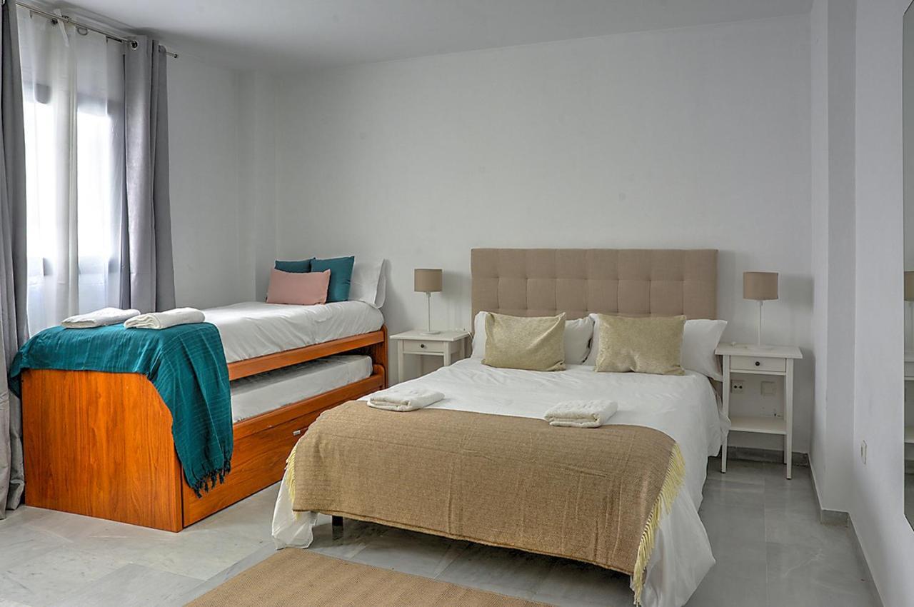 San Bernardo Family Apartment เซบีญา ภายนอก รูปภาพ