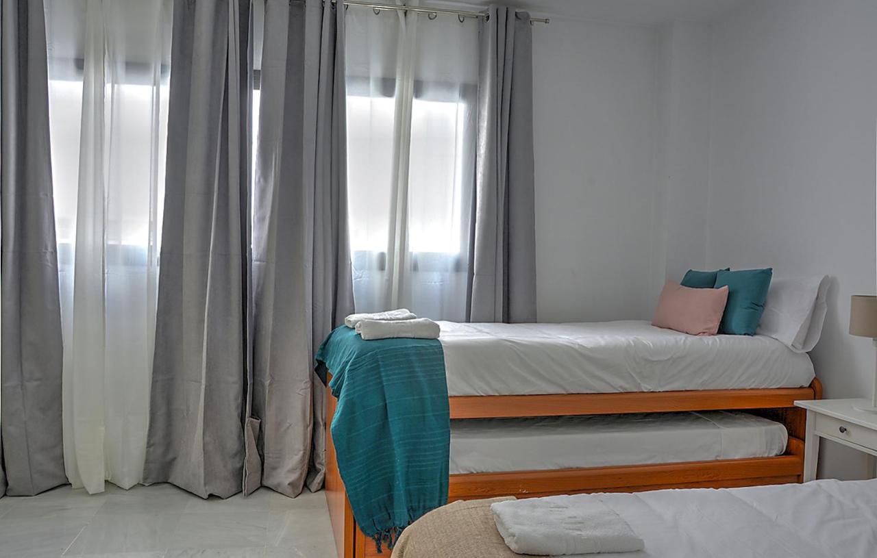 San Bernardo Family Apartment เซบีญา ภายนอก รูปภาพ