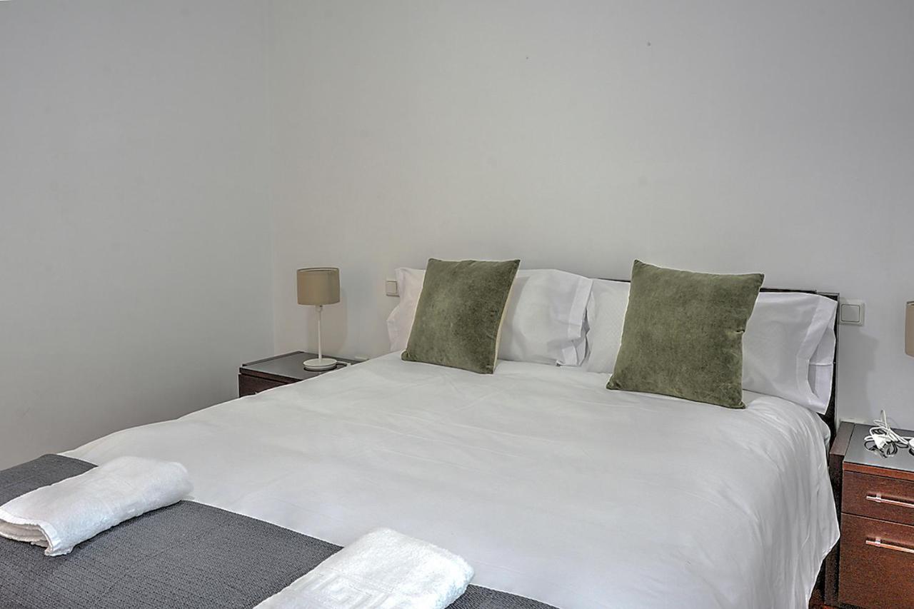 San Bernardo Family Apartment เซบีญา ภายนอก รูปภาพ