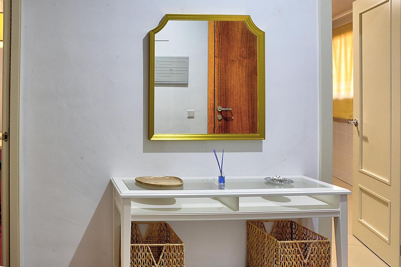 San Bernardo Family Apartment เซบีญา ภายนอก รูปภาพ