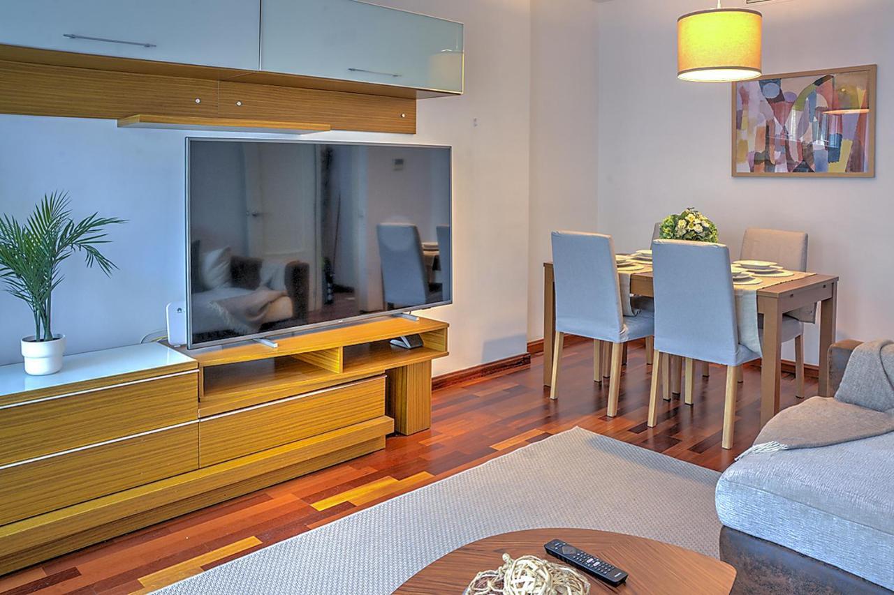San Bernardo Family Apartment เซบีญา ภายนอก รูปภาพ
