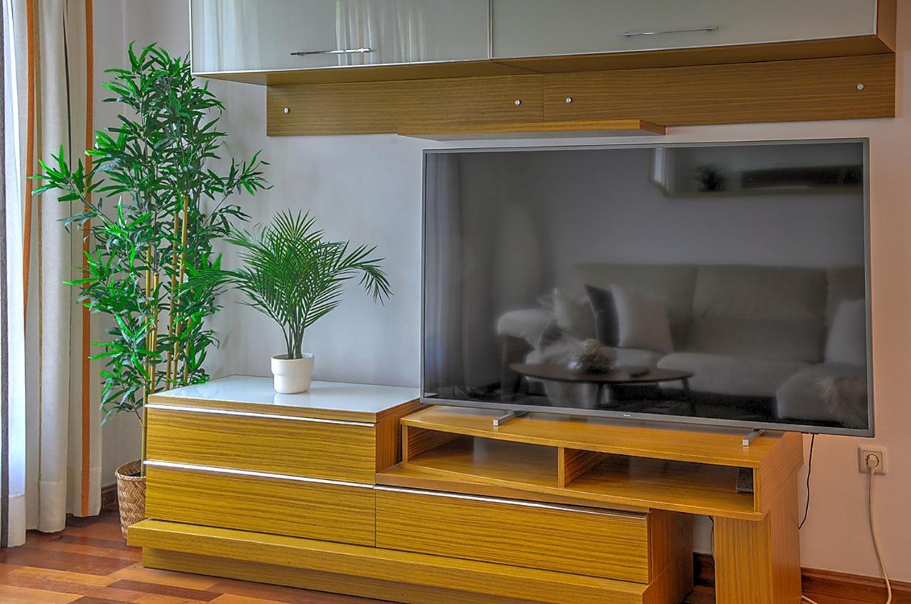 San Bernardo Family Apartment เซบีญา ภายนอก รูปภาพ