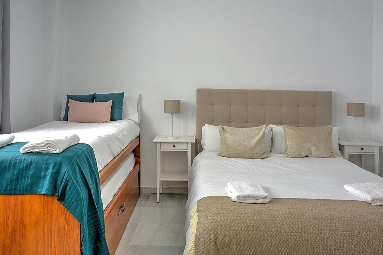 San Bernardo Family Apartment เซบีญา ภายนอก รูปภาพ