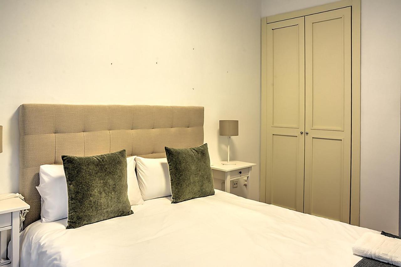 San Bernardo Family Apartment เซบีญา ภายนอก รูปภาพ