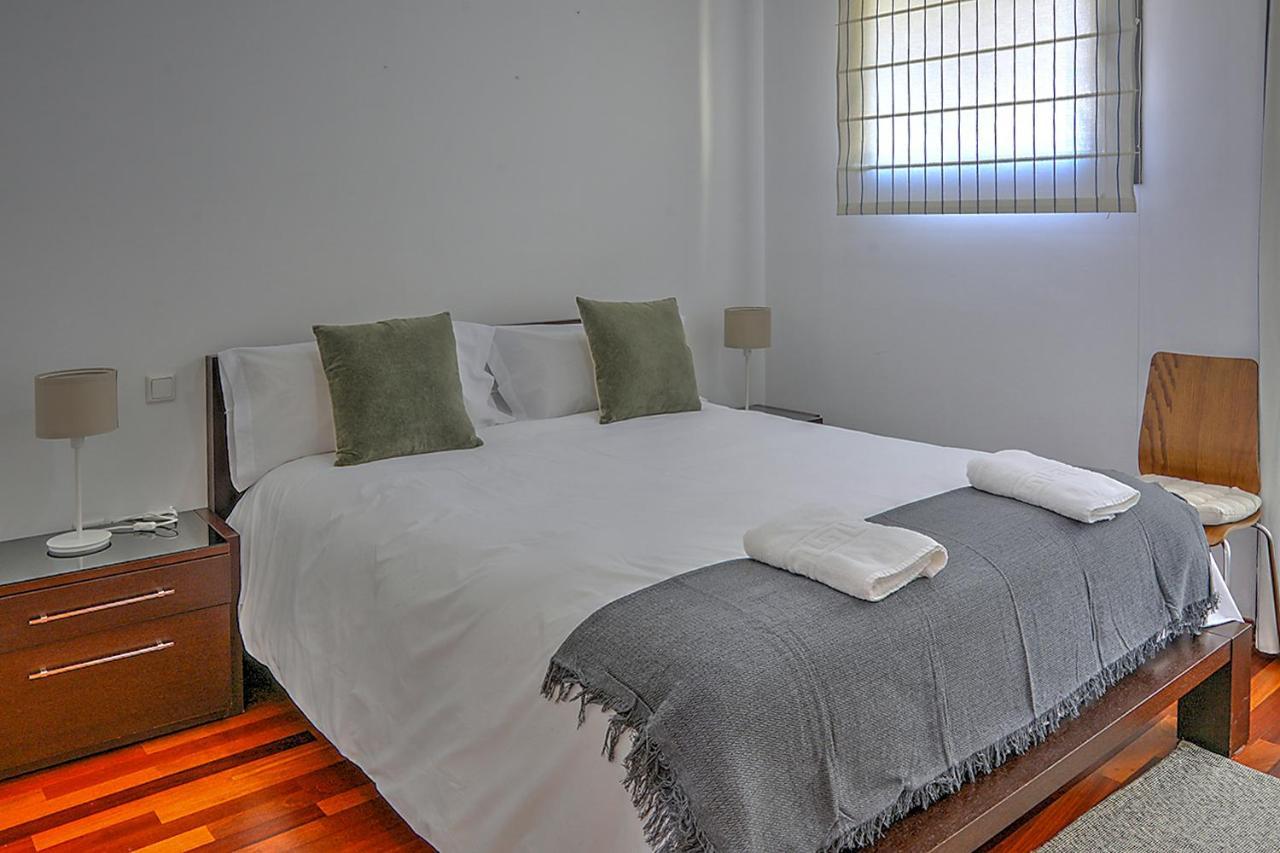 San Bernardo Family Apartment เซบีญา ภายนอก รูปภาพ