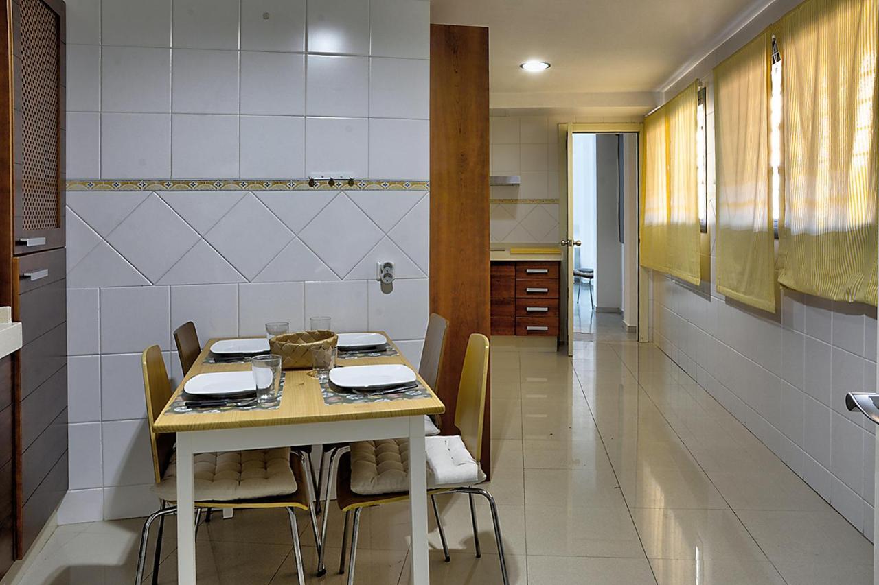 San Bernardo Family Apartment เซบีญา ภายนอก รูปภาพ