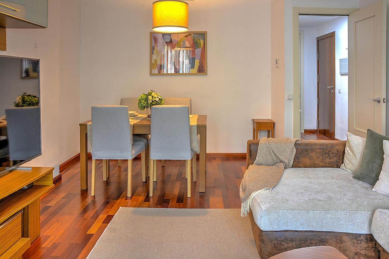 San Bernardo Family Apartment เซบีญา ภายนอก รูปภาพ