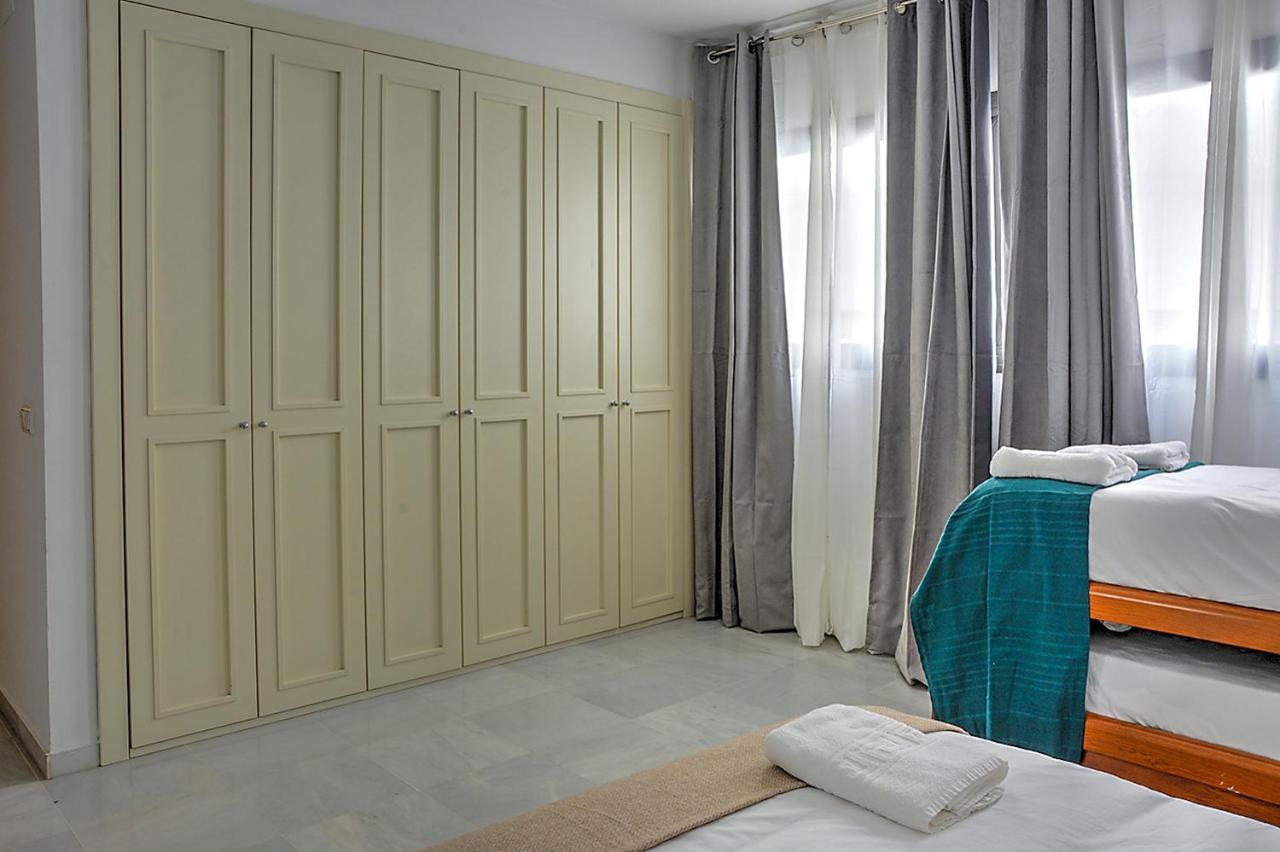 San Bernardo Family Apartment เซบีญา ภายนอก รูปภาพ