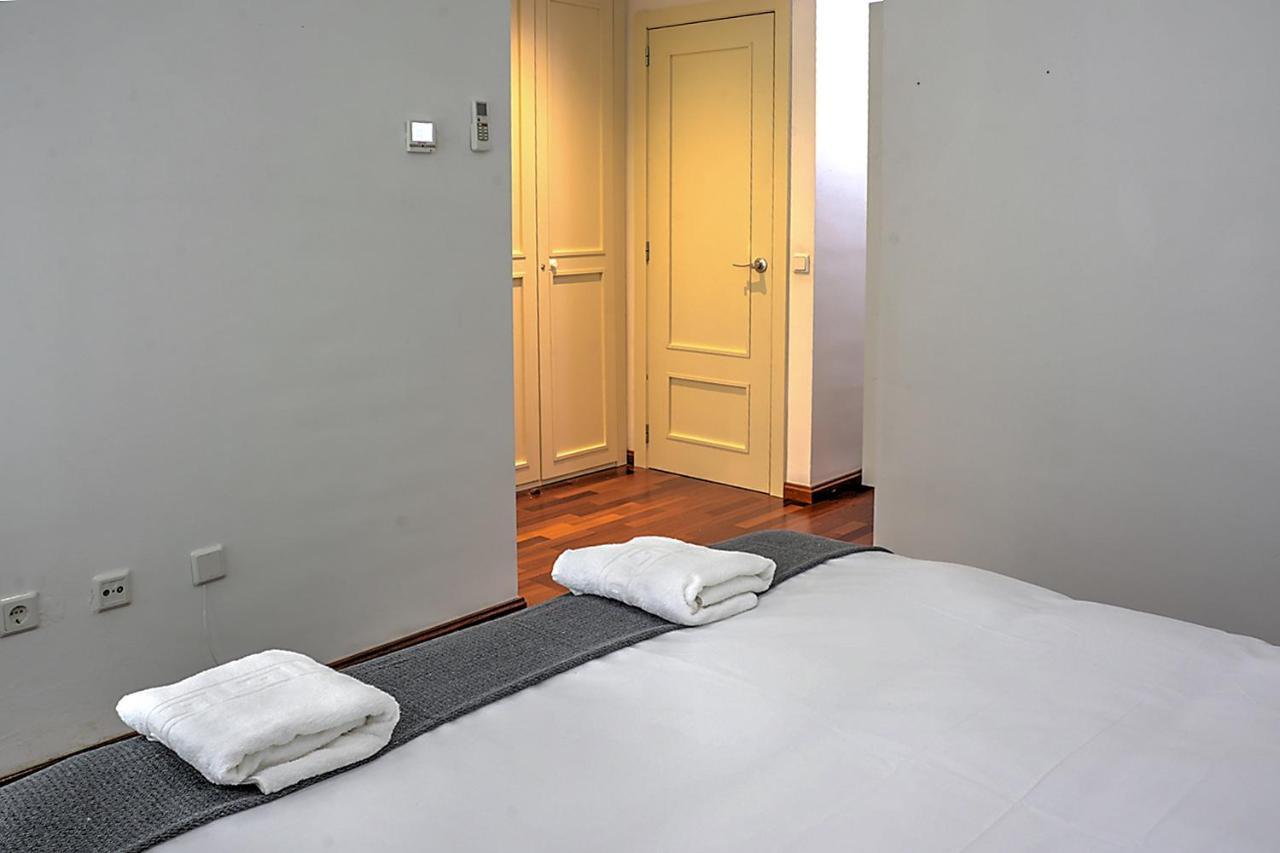 San Bernardo Family Apartment เซบีญา ภายนอก รูปภาพ